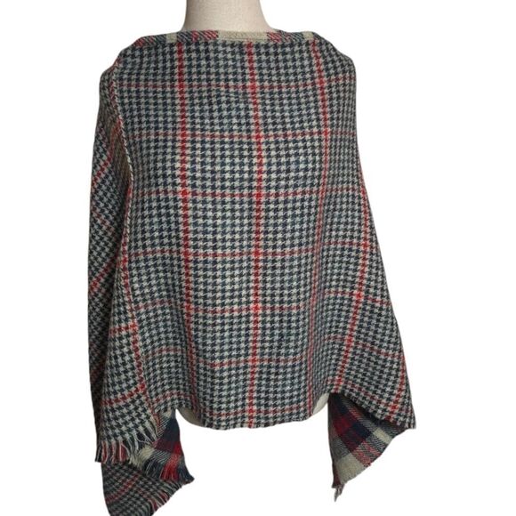 Reversible Vintage Red and Black Plaid Ponco Shawl Wrap - Picture 2 of 5